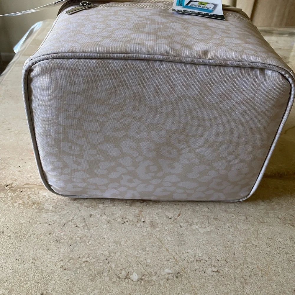 N/A lightweight insulated